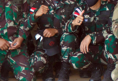 Indonesian soldiers pose